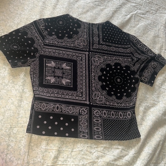 Stylenanda 3ce black Paisley cropped baby tee t shirt - Picture 10 of 10